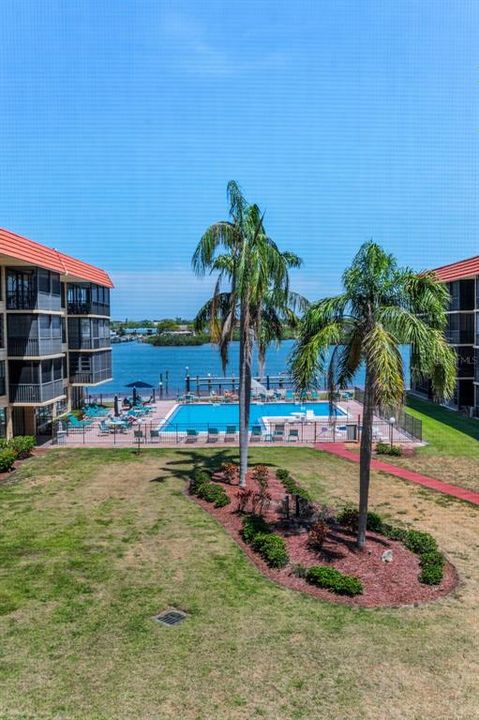 Под контрактом: $2,850 (2 спален, 2 ванн, 935 Квадратных фут)