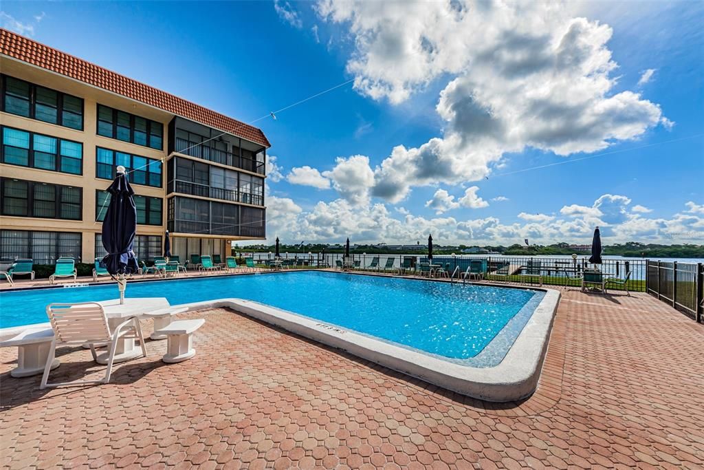 Под контрактом: $2,850 (2 спален, 2 ванн, 935 Квадратных фут)