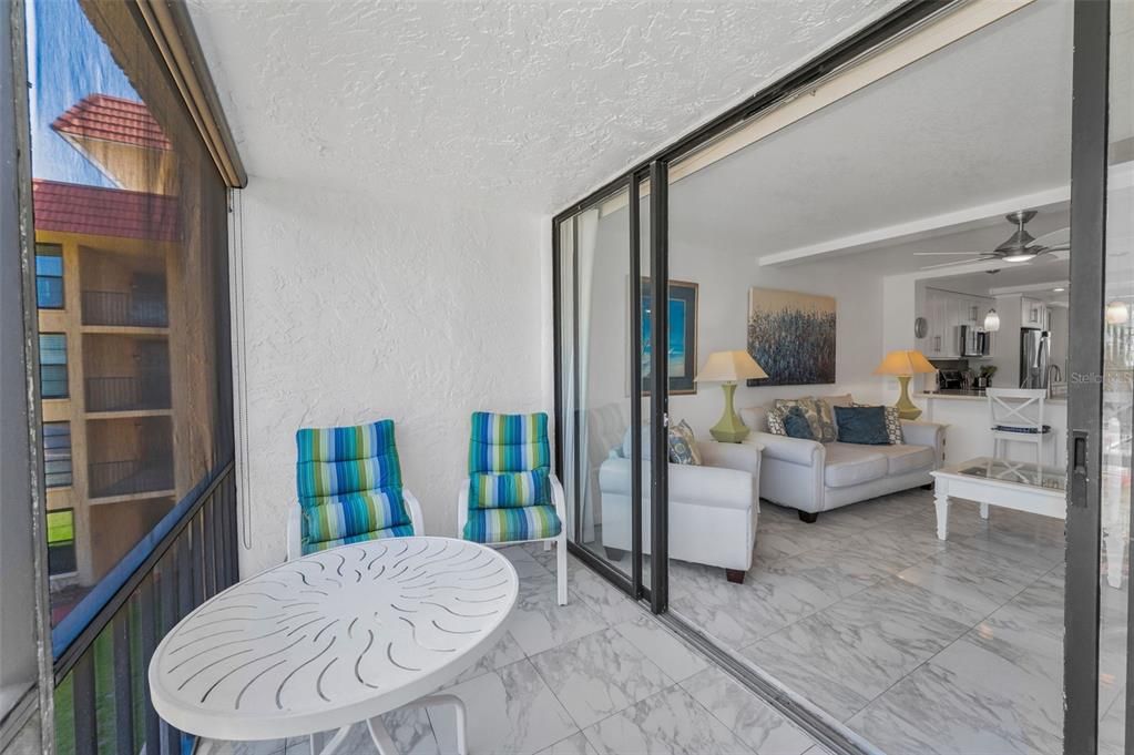 Под контрактом: $2,850 (2 спален, 2 ванн, 935 Квадратных фут)