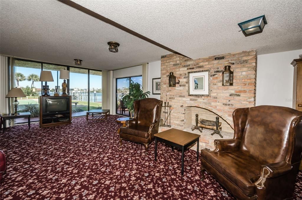 Под контрактом: $2,850 (2 спален, 2 ванн, 935 Квадратных фут)