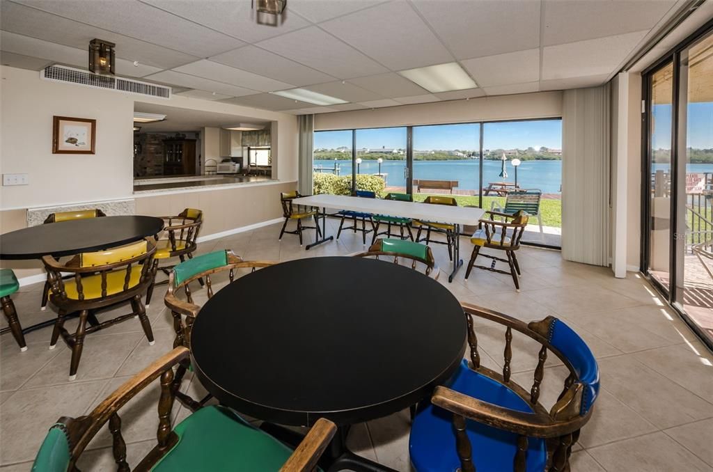 Под контрактом: $2,850 (2 спален, 2 ванн, 935 Квадратных фут)