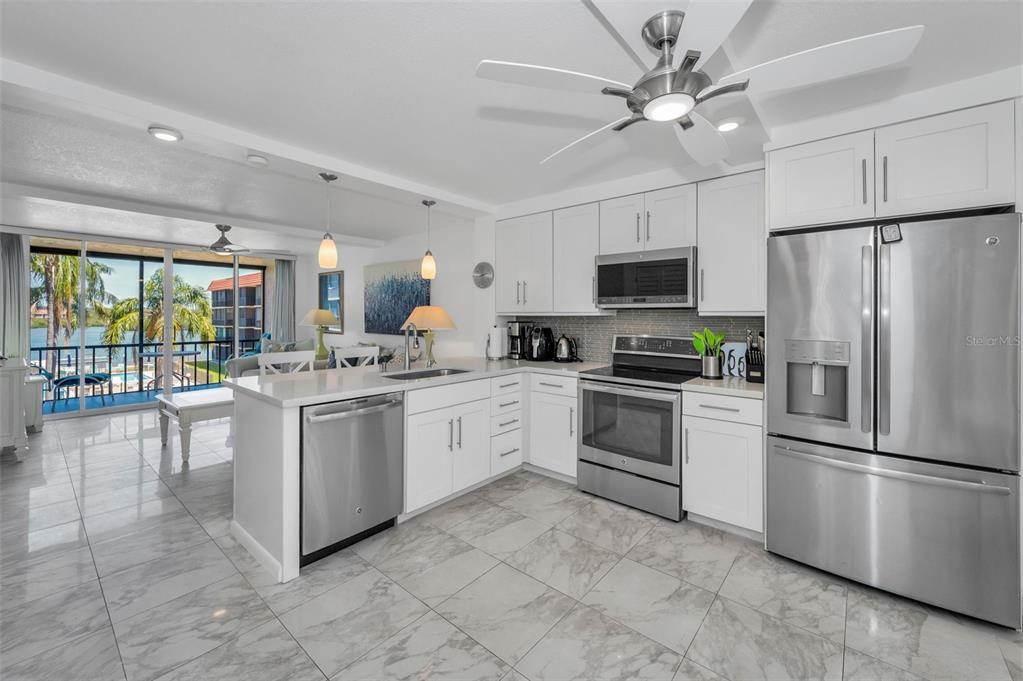 Под контрактом: $2,850 (2 спален, 2 ванн, 935 Квадратных фут)