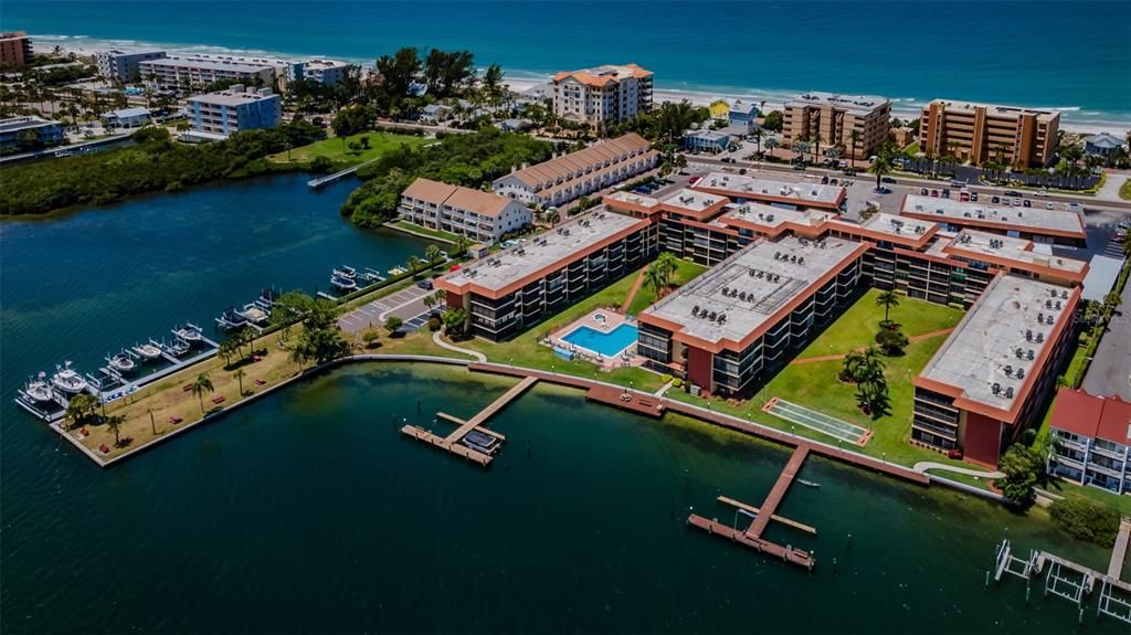 Под контрактом: $2,850 (2 спален, 2 ванн, 935 Квадратных фут)