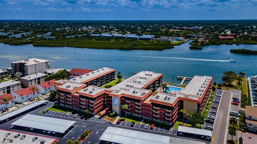 Под контрактом: $2,850 (2 спален, 2 ванн, 935 Квадратных фут)