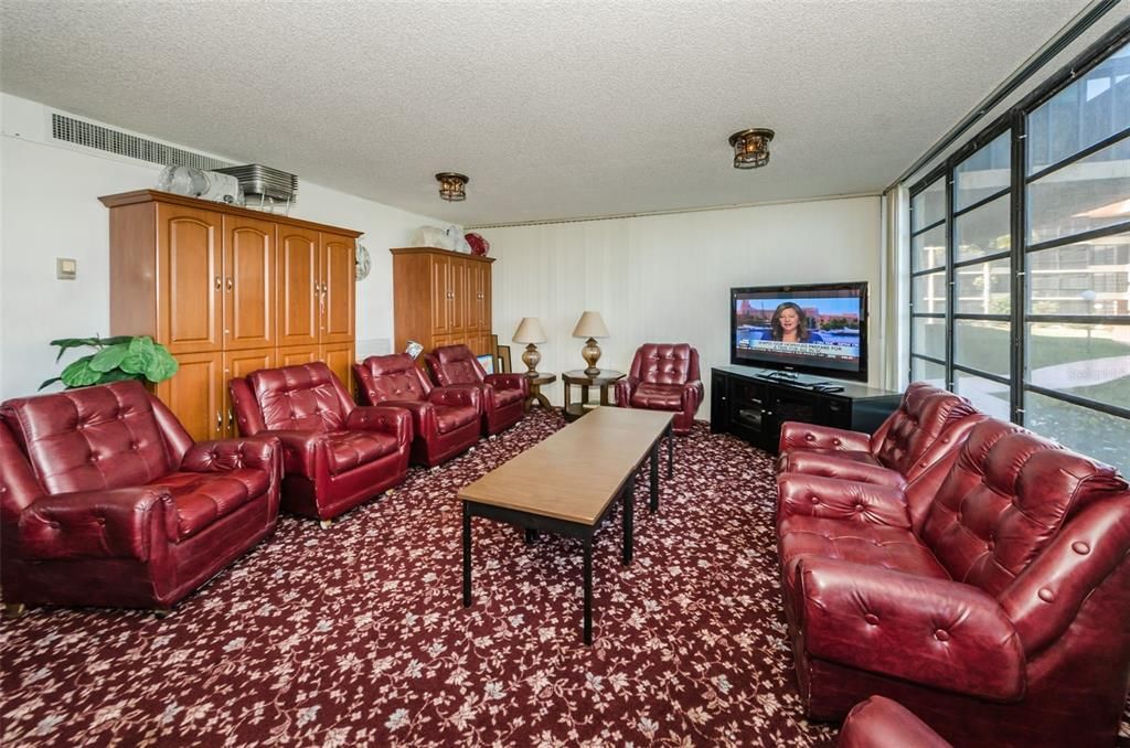 Под контрактом: $2,850 (2 спален, 2 ванн, 935 Квадратных фут)