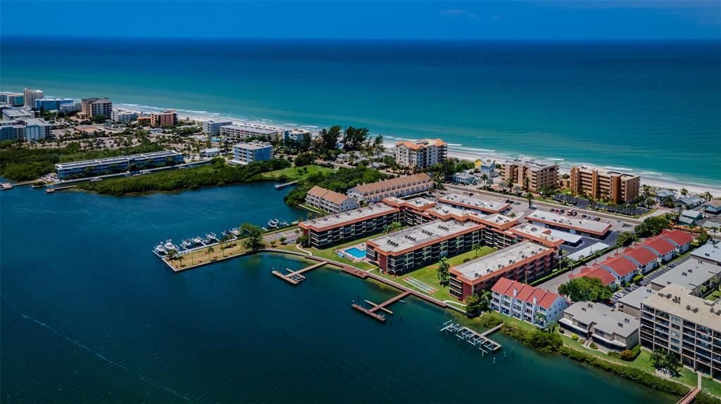 Под контрактом: $2,850 (2 спален, 2 ванн, 935 Квадратных фут)