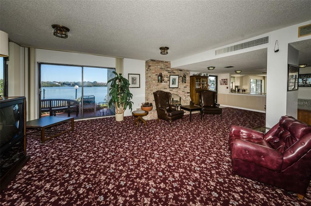 Под контрактом: $2,850 (2 спален, 2 ванн, 935 Квадратных фут)