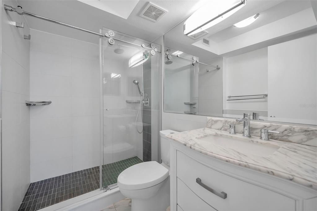 Под контрактом: $2,850 (2 спален, 2 ванн, 935 Квадратных фут)