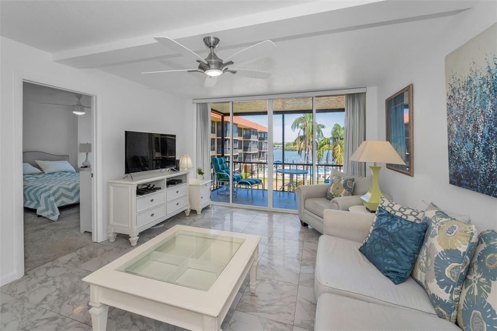 Под контрактом: $2,850 (2 спален, 2 ванн, 935 Квадратных фут)