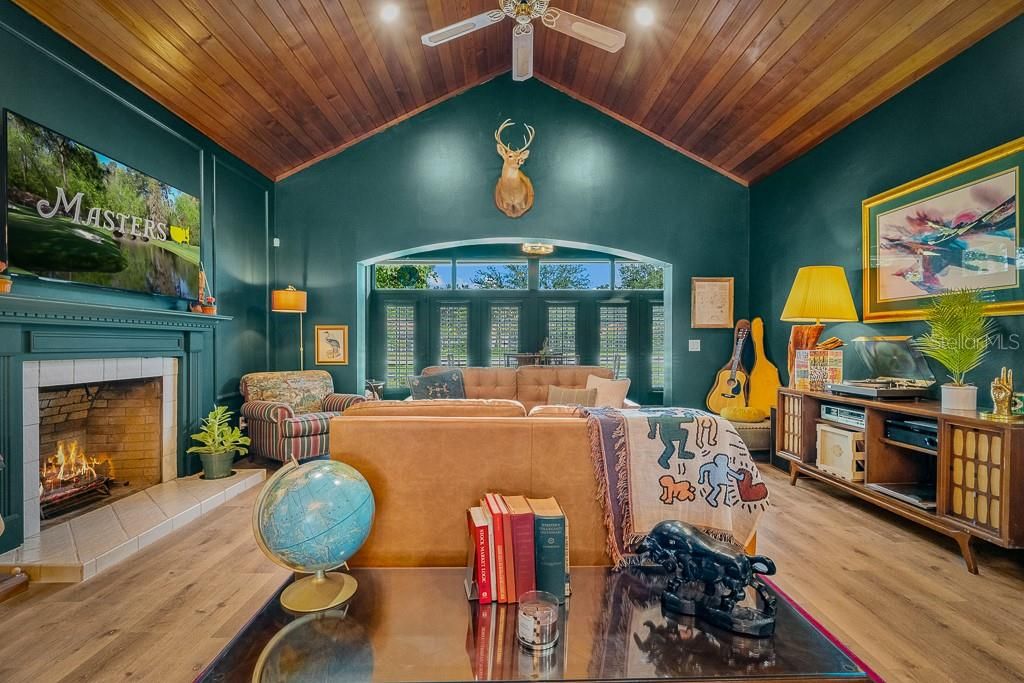 出租: $3,900 (3 贝兹, 2 浴室, 2273 平方英尺)