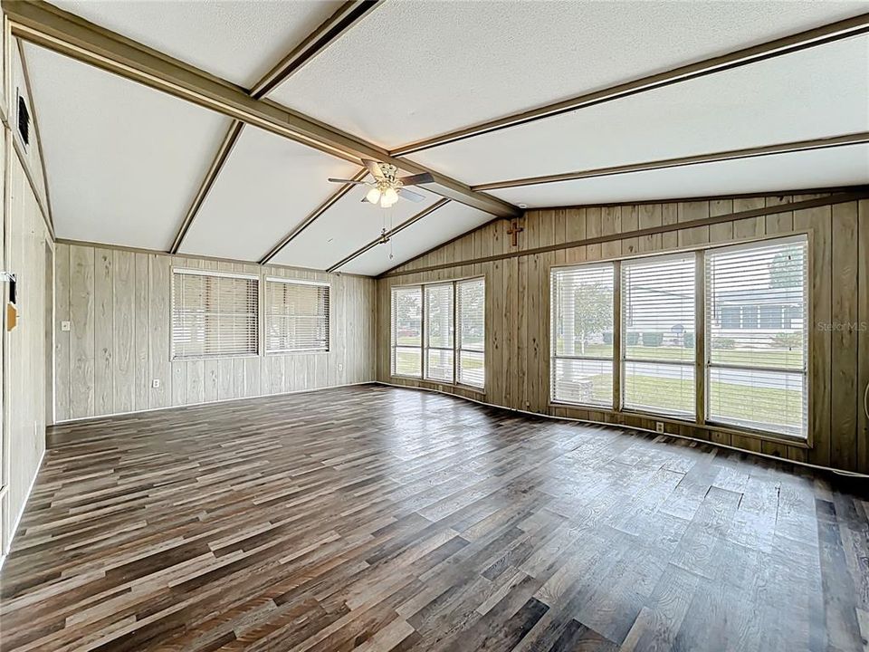 For Sale: $139,000 (2 beds, 2 baths, 1248 Square Feet)