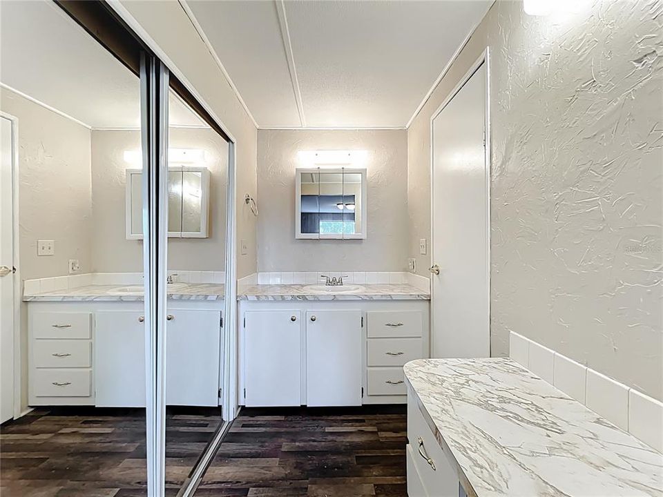 For Sale: $139,000 (2 beds, 2 baths, 1248 Square Feet)