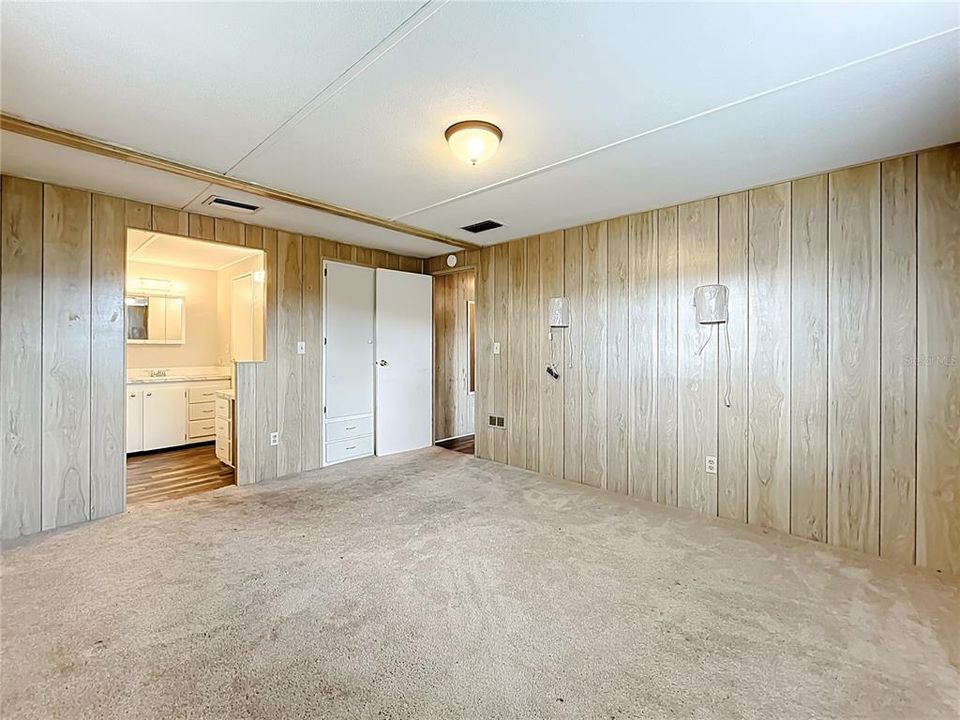 For Sale: $139,000 (2 beds, 2 baths, 1248 Square Feet)