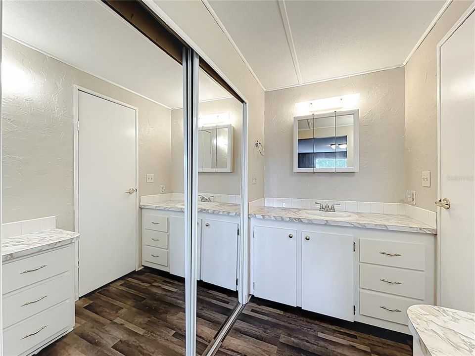 For Sale: $139,000 (2 beds, 2 baths, 1248 Square Feet)