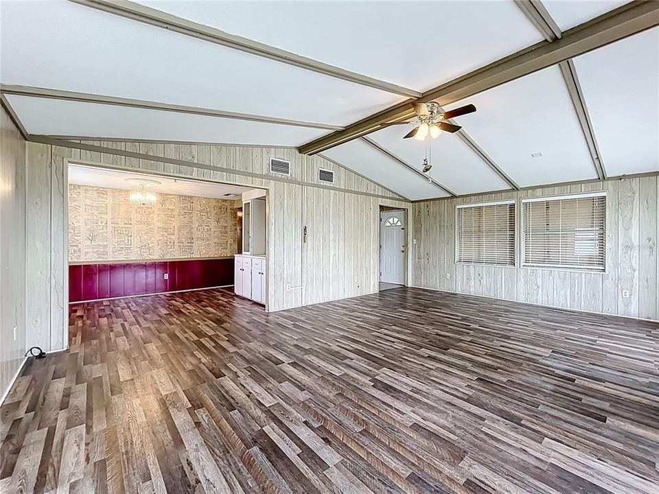 For Sale: $139,000 (2 beds, 2 baths, 1248 Square Feet)