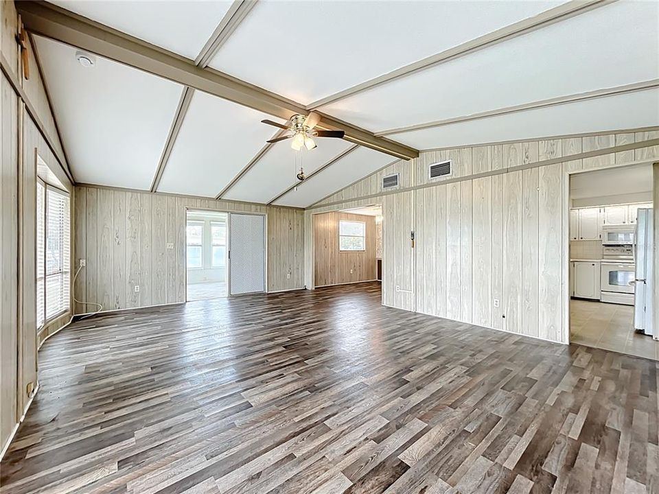 For Sale: $139,000 (2 beds, 2 baths, 1248 Square Feet)