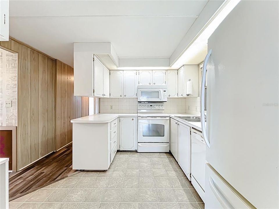 For Sale: $139,000 (2 beds, 2 baths, 1248 Square Feet)