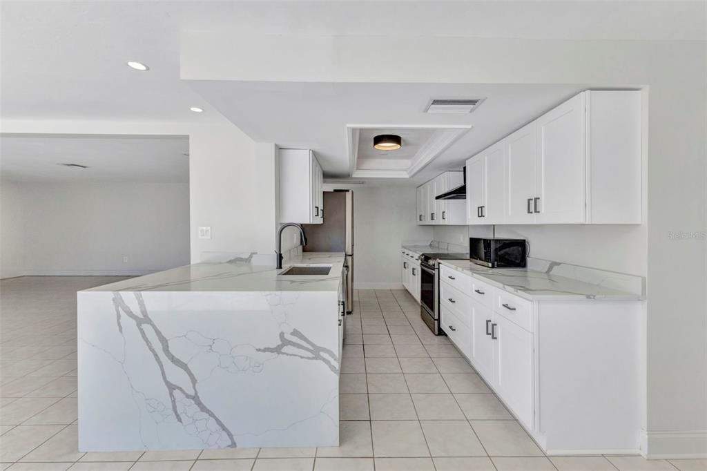 For Sale: $539,000 (3 beds, 3 baths, 1994 Square Feet)