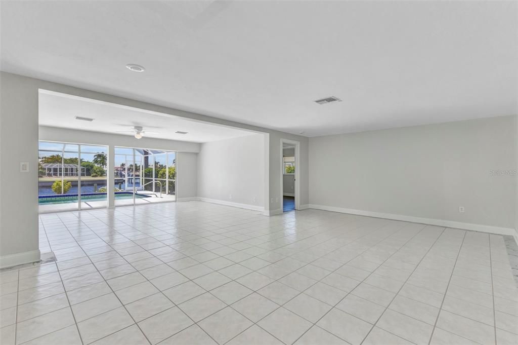 For Sale: $539,000 (3 beds, 3 baths, 1994 Square Feet)