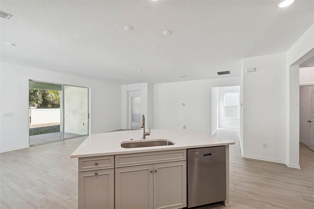 For Sale: $324,500 (2 beds, 2 baths, 1698 Square Feet)