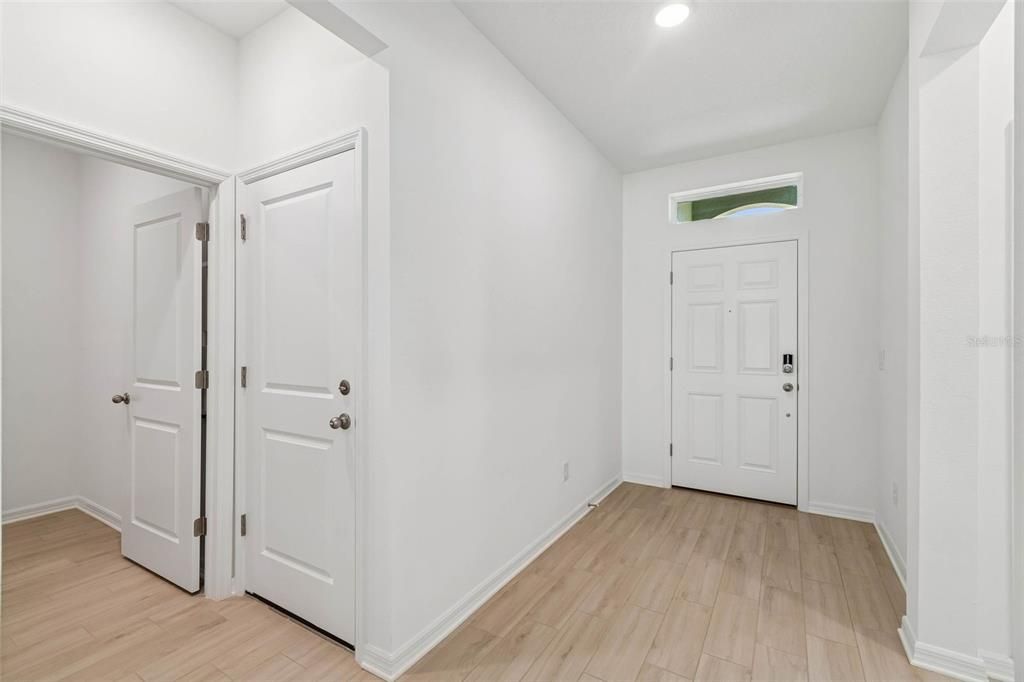 For Sale: $324,500 (2 beds, 2 baths, 1698 Square Feet)