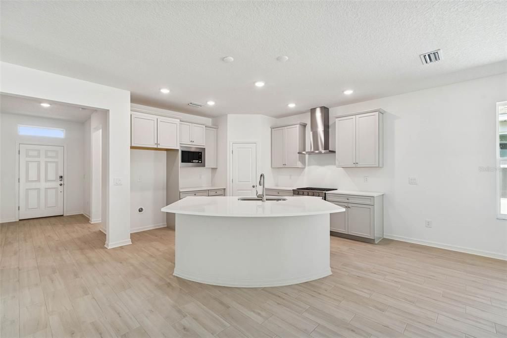 For Sale: $324,500 (2 beds, 2 baths, 1698 Square Feet)