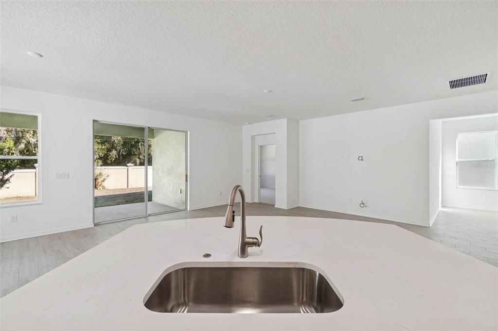 For Sale: $324,500 (2 beds, 2 baths, 1698 Square Feet)