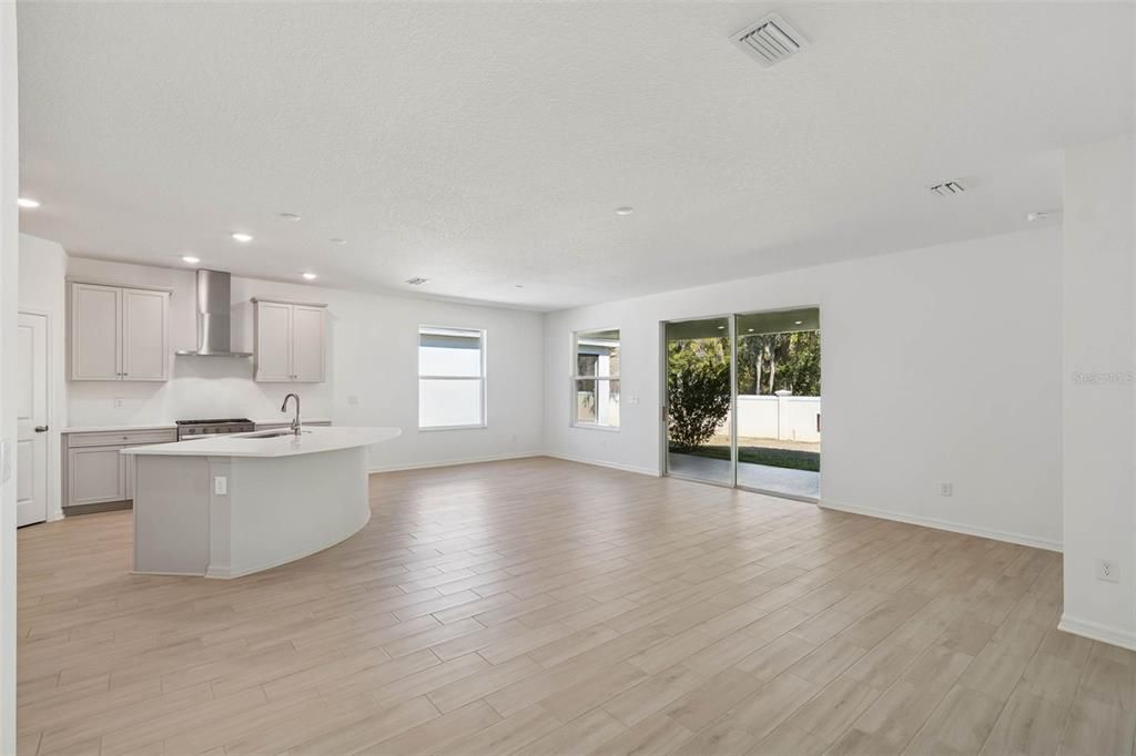 For Sale: $324,500 (2 beds, 2 baths, 1698 Square Feet)