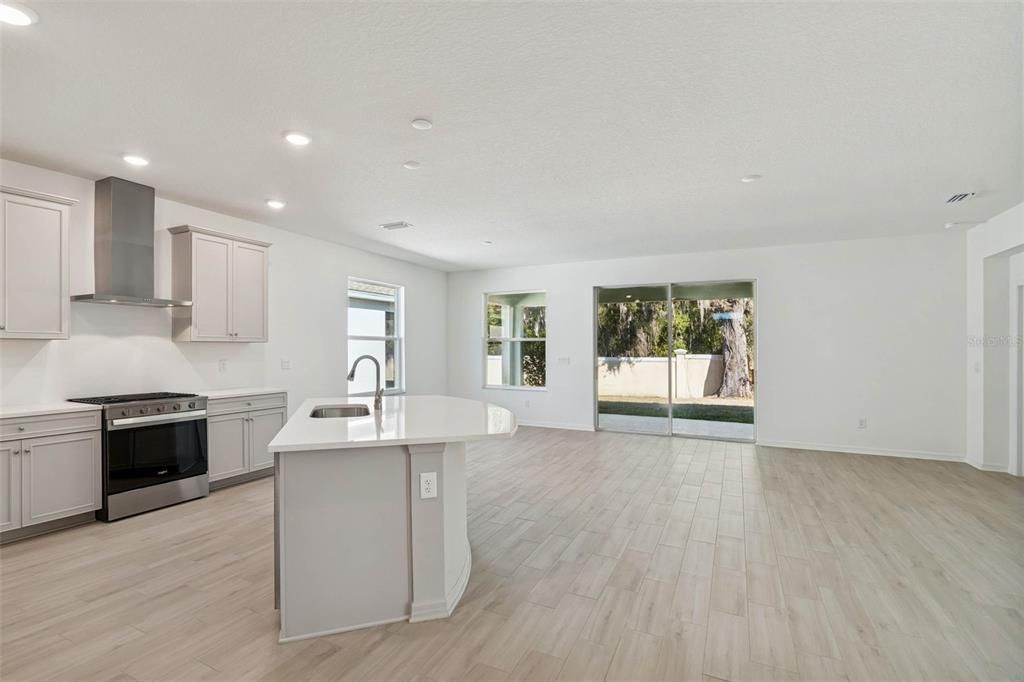 For Sale: $324,500 (2 beds, 2 baths, 1698 Square Feet)