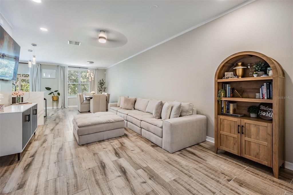 合同活跃: $274,900 (3 贝兹, 2 浴室, 1578 平方英尺)