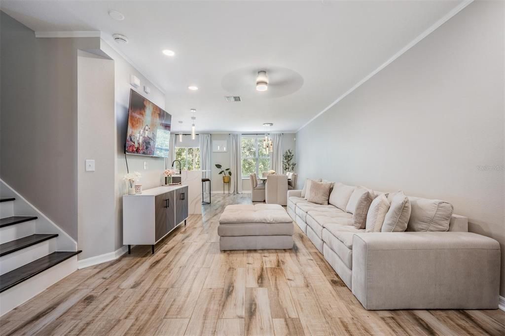 合同活跃: $274,900 (3 贝兹, 2 浴室, 1578 平方英尺)