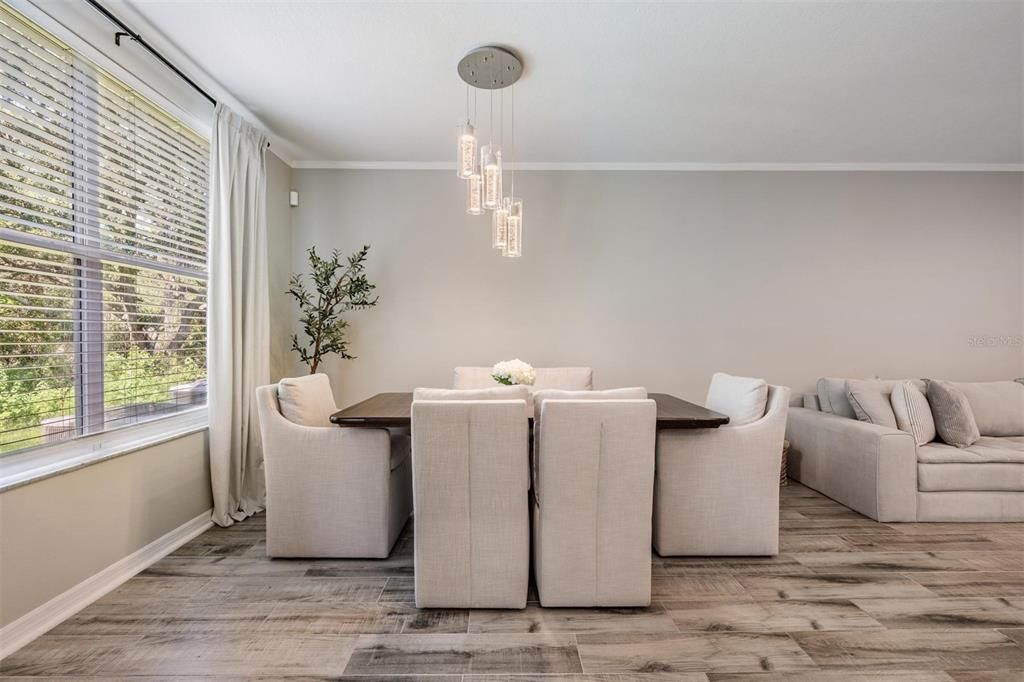 合同活跃: $274,900 (3 贝兹, 2 浴室, 1578 平方英尺)