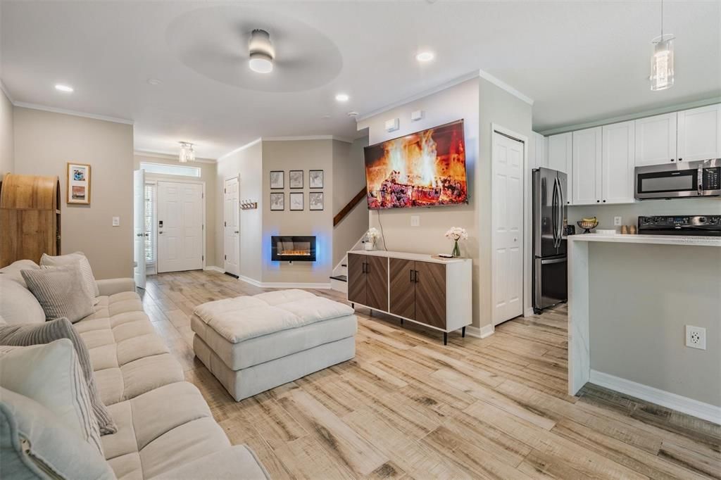 合同活跃: $274,900 (3 贝兹, 2 浴室, 1578 平方英尺)