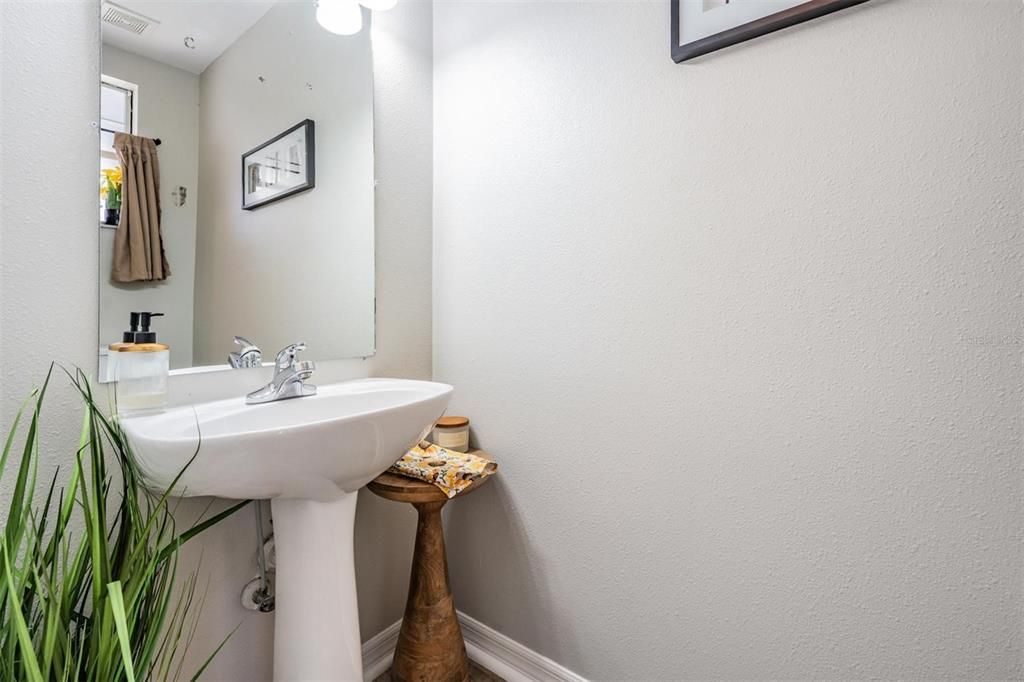 合同活跃: $274,900 (3 贝兹, 2 浴室, 1578 平方英尺)