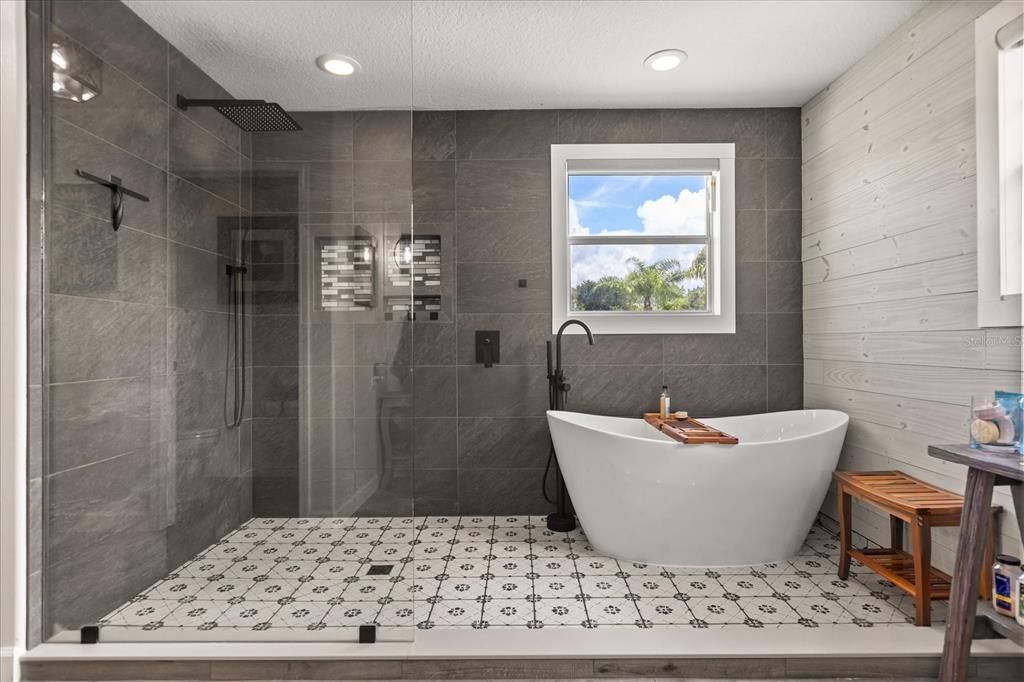 Active With Contract: $589,990 (5 beds, 3 baths, 3210 Square Feet)