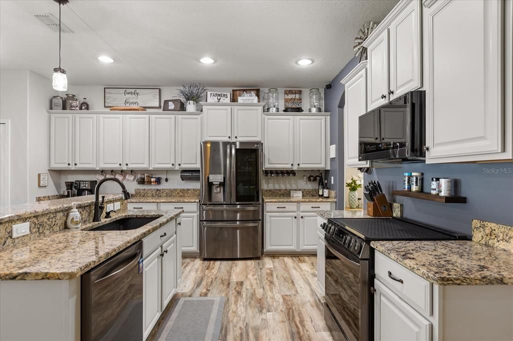 Active With Contract: $589,990 (5 beds, 3 baths, 3210 Square Feet)