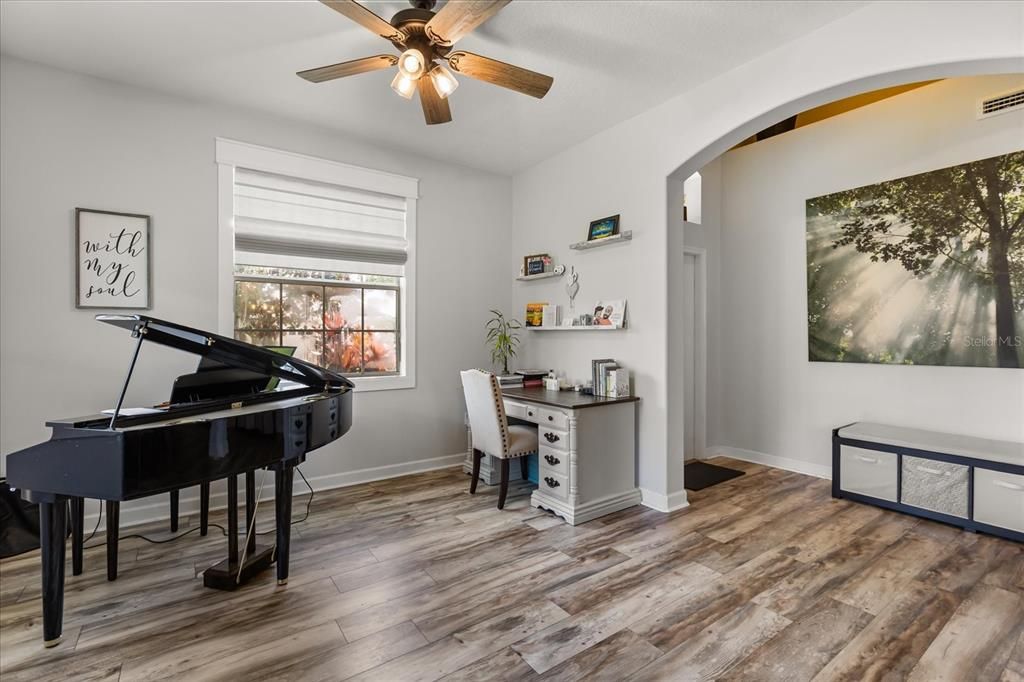 Active With Contract: $589,990 (5 beds, 3 baths, 3210 Square Feet)