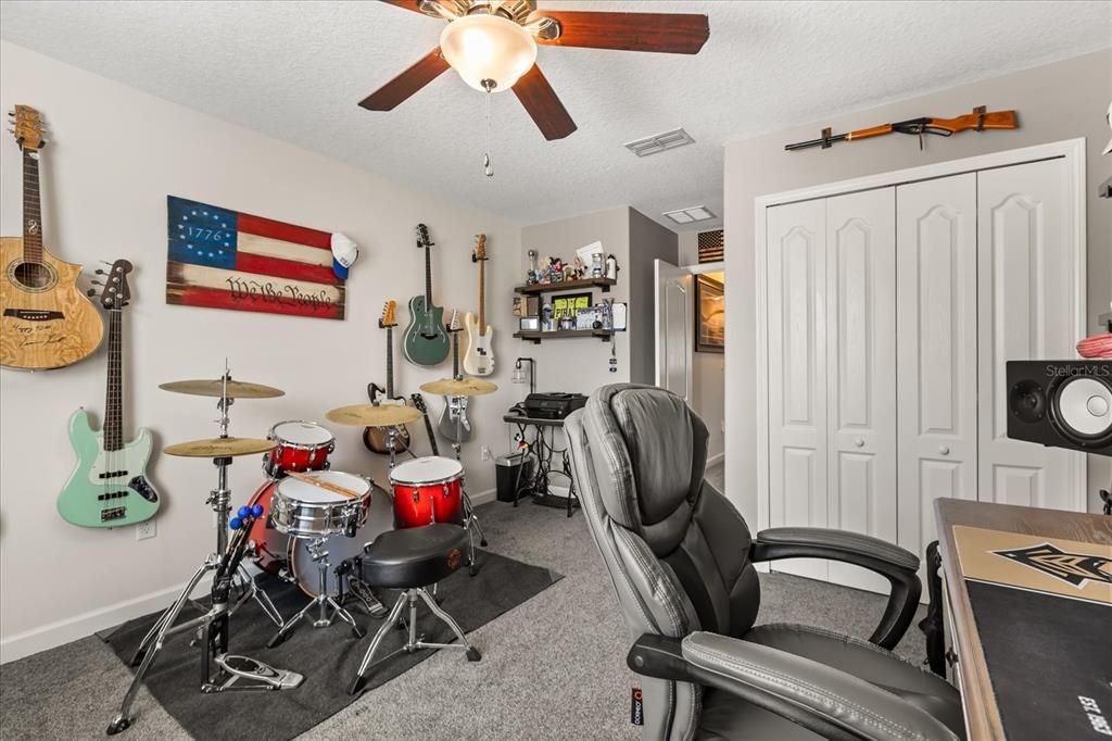 Active With Contract: $589,990 (5 beds, 3 baths, 3210 Square Feet)