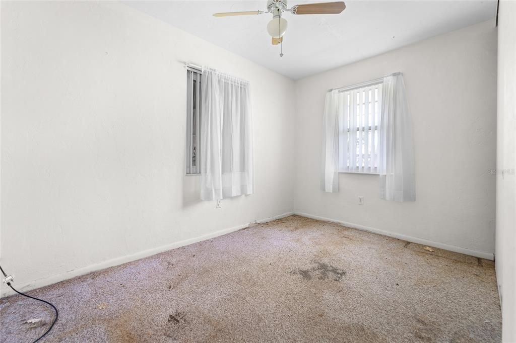 合同活跃: $144,900 (3 贝兹, 1 浴室, 851 平方英尺)