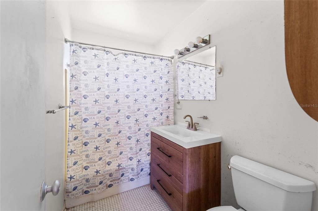 合同活跃: $144,900 (3 贝兹, 1 浴室, 851 平方英尺)