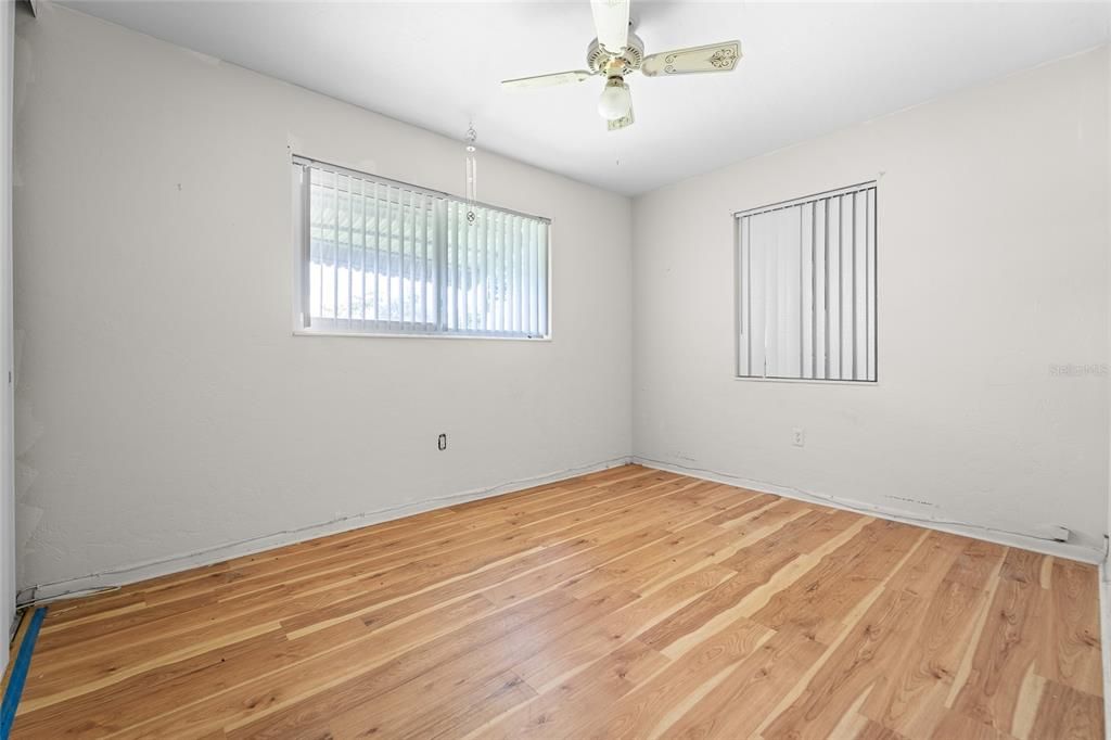 合同活跃: $144,900 (3 贝兹, 1 浴室, 851 平方英尺)