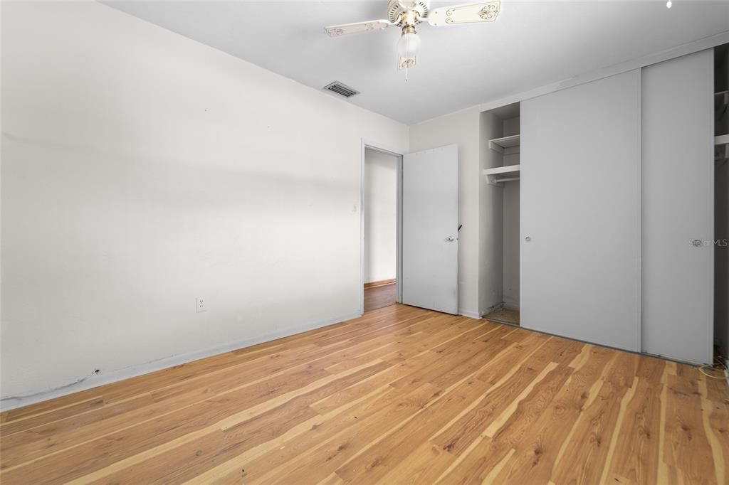 合同活跃: $144,900 (3 贝兹, 1 浴室, 851 平方英尺)