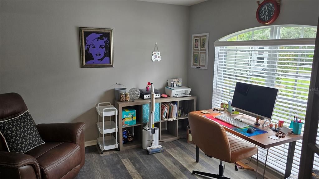 Под контрактом: $359,900 (3 спален, 2 ванн, 1846 Квадратных фут)