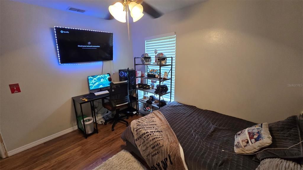 Под контрактом: $359,900 (3 спален, 2 ванн, 1846 Квадратных фут)