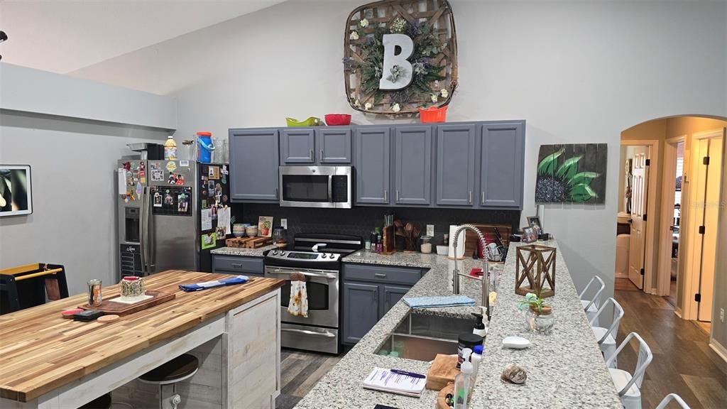 Под контрактом: $359,900 (3 спален, 2 ванн, 1846 Квадратных фут)