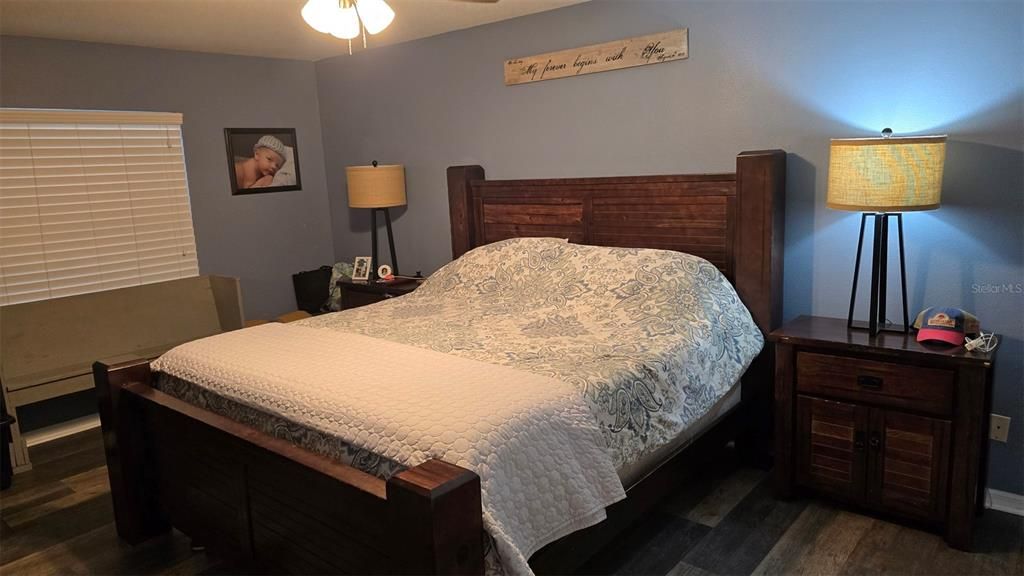 Под контрактом: $359,900 (3 спален, 2 ванн, 1846 Квадратных фут)