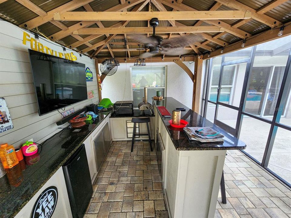 Под контрактом: $359,900 (3 спален, 2 ванн, 1846 Квадратных фут)