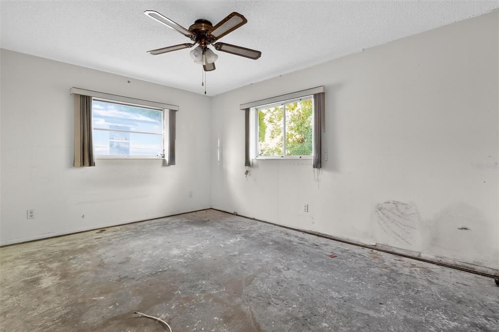 Activo con contrato: $225,000 (3 camas, 2 baños, 2011 Pies cuadrados)