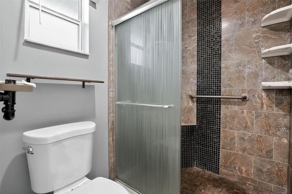 Activo con contrato: $225,000 (3 camas, 2 baños, 2011 Pies cuadrados)