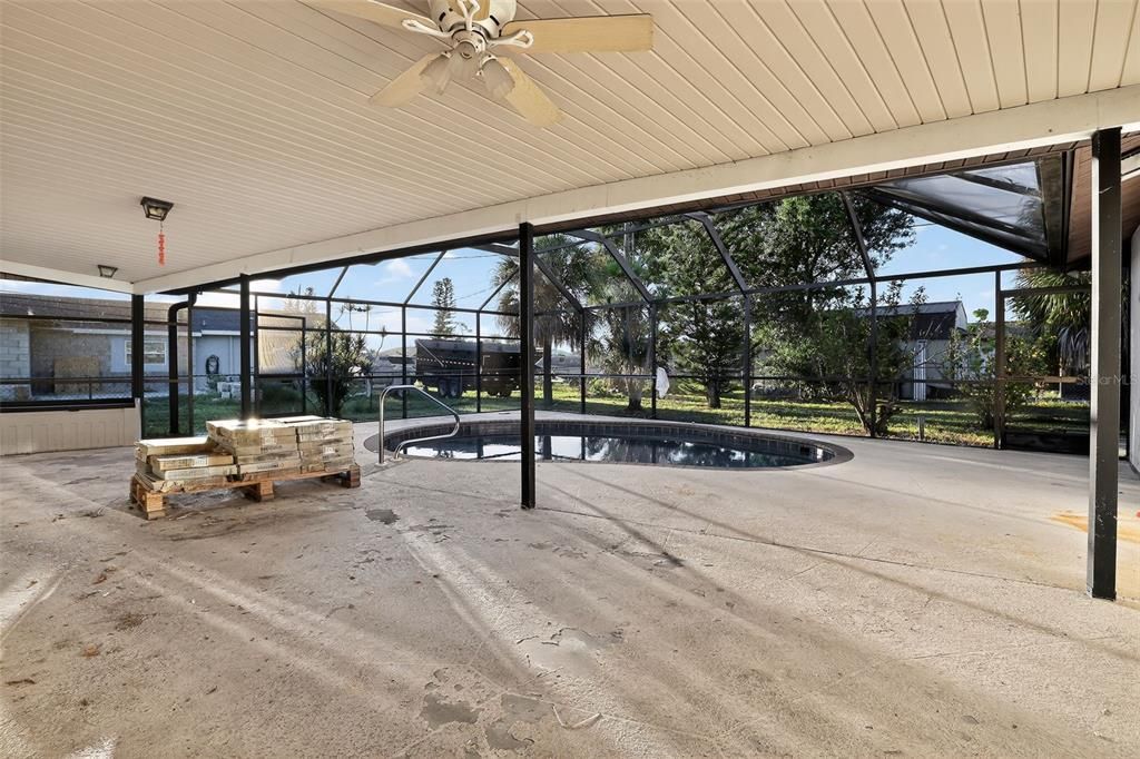 Activo con contrato: $225,000 (3 camas, 2 baños, 2011 Pies cuadrados)